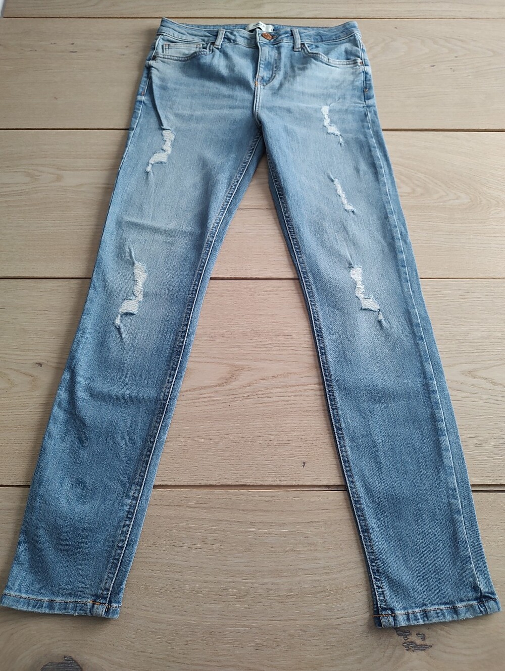 Forever 21 jeans women  Size 25 Distressed  Skinny Pockets New With Tags Denim